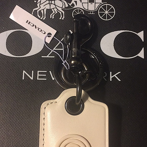 (UNISEX) COACH BOTTLE OPENER KEY FOB / KEYCHAIN - Picture 5 of 11